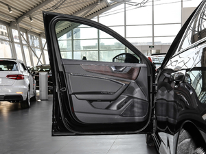 201945TFSI quattro  {λ܇T