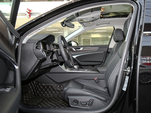 201945TFSI quattro  ǰſg