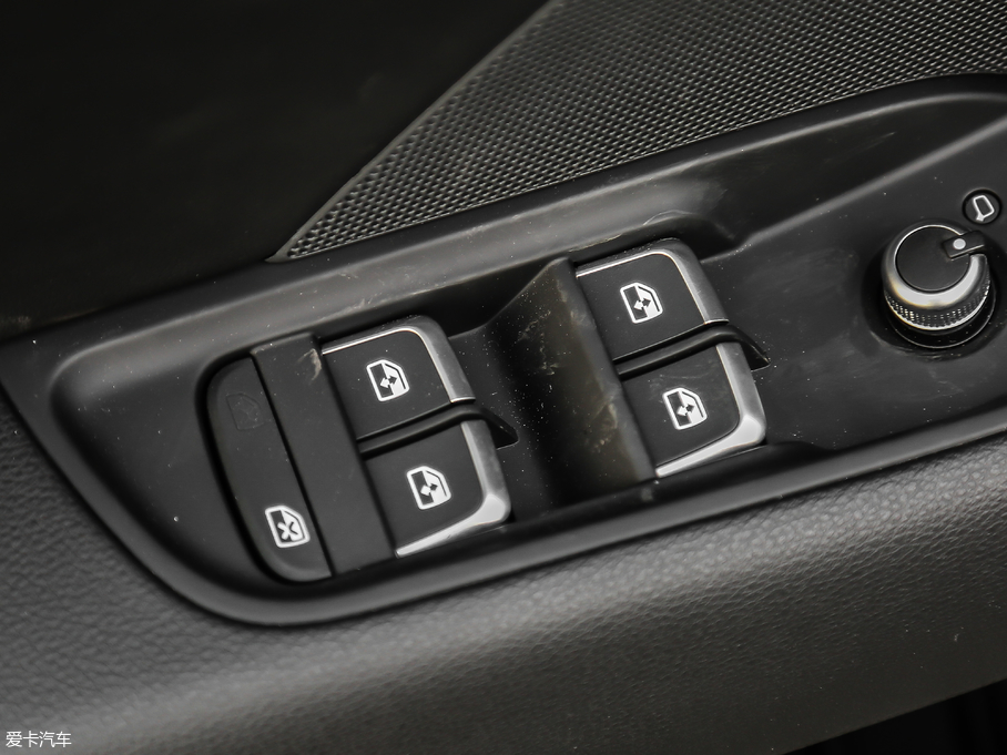 2019��W��A3 Sportback 35 TFSI�r���� ��V