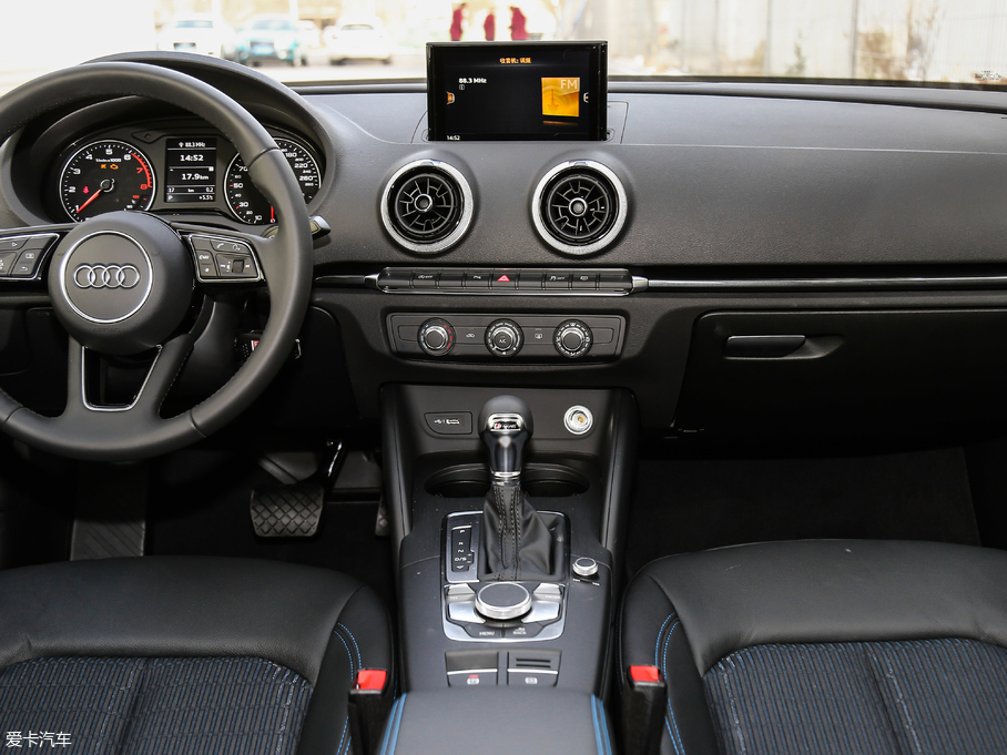 2019��W��A3 Sportback 35 TFSI�r���� ��V