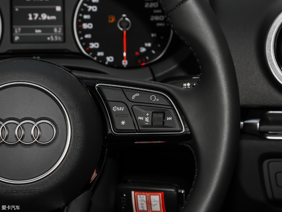 2019��W��A3 Sportback 35 TFSI�r���� ��V