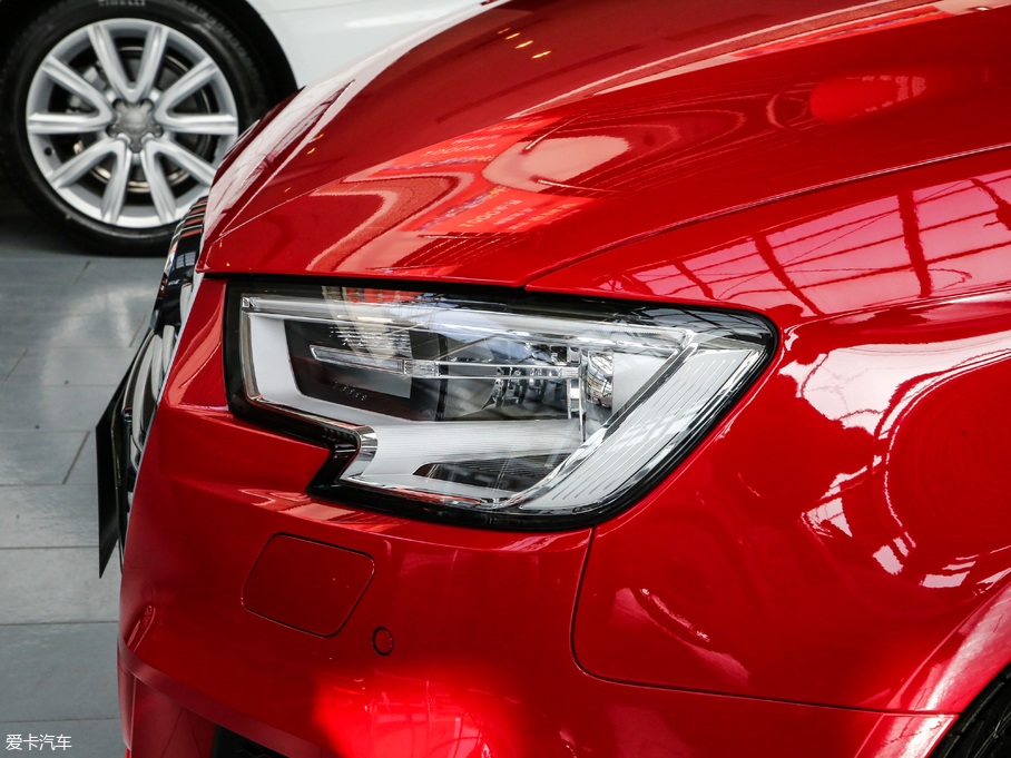 2019��W��A3 Sportback 35 TFSI�r���� ��V