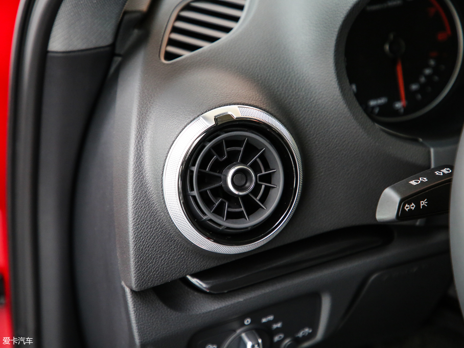 2019��W��A3 Sportback 35 TFSI�r���� ��V