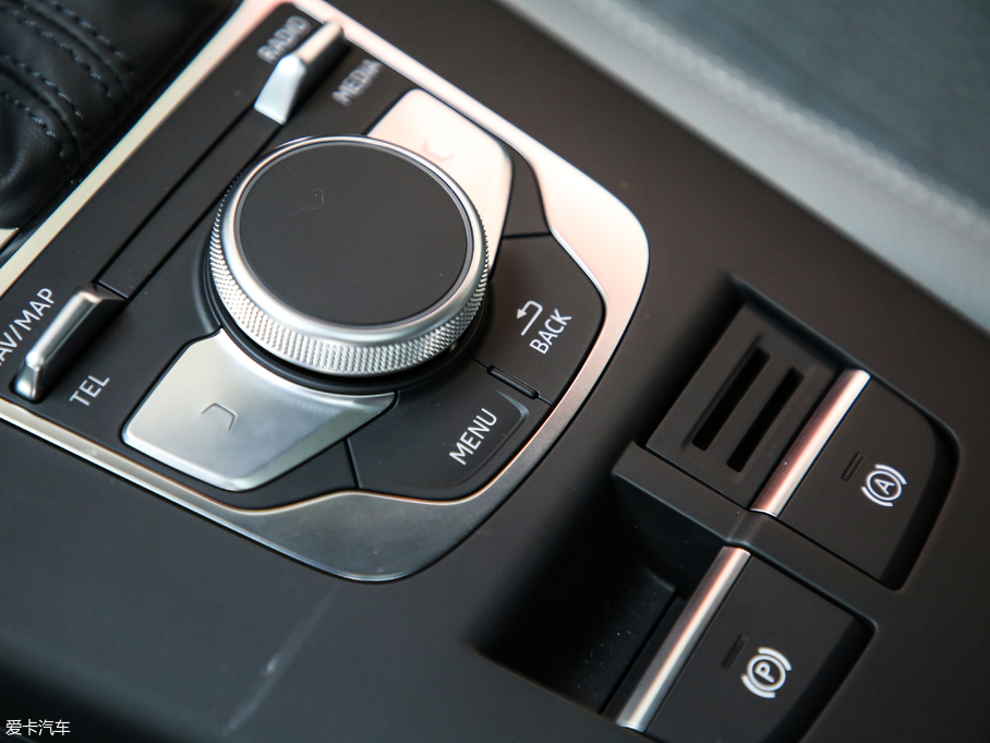 2019��W��A3 Sportback 35 TFSI�r���� ��V