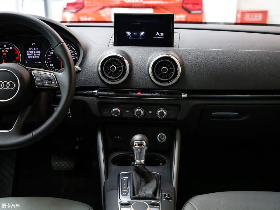 2019��W��A3 Sportback 35 TFSI�r���� ��V