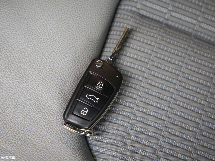 2019��W��A3 Sportback 35 TFSI�r���� ��V