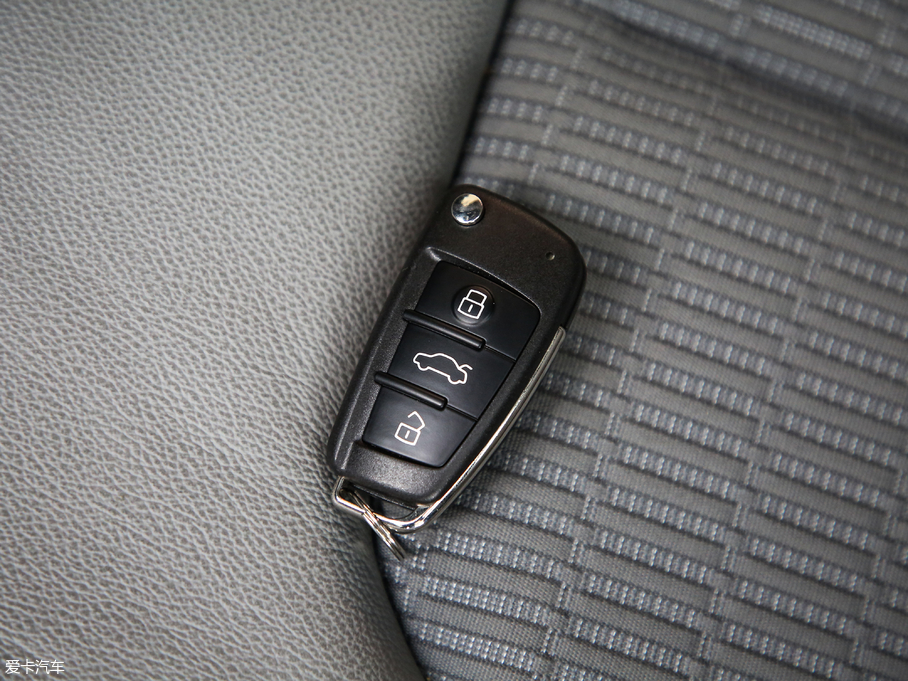 2019��W��A3 Sportback 35 TFSI�r���� ��V