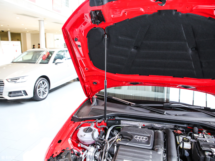 2019��W��A3 Sportback 35 TFSI�r���� ��V