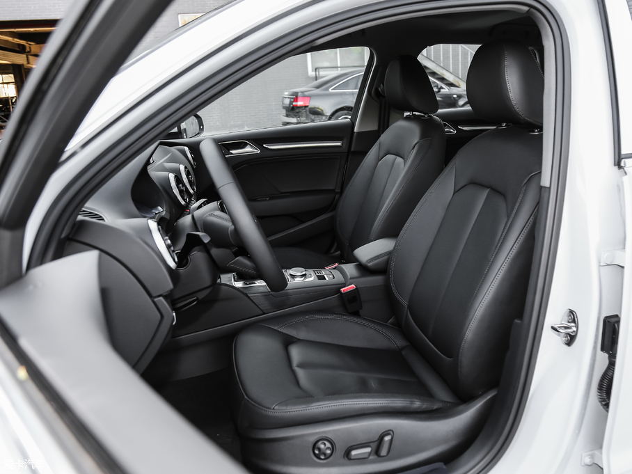 2019WA3 Sportback 35 TFSIL VI