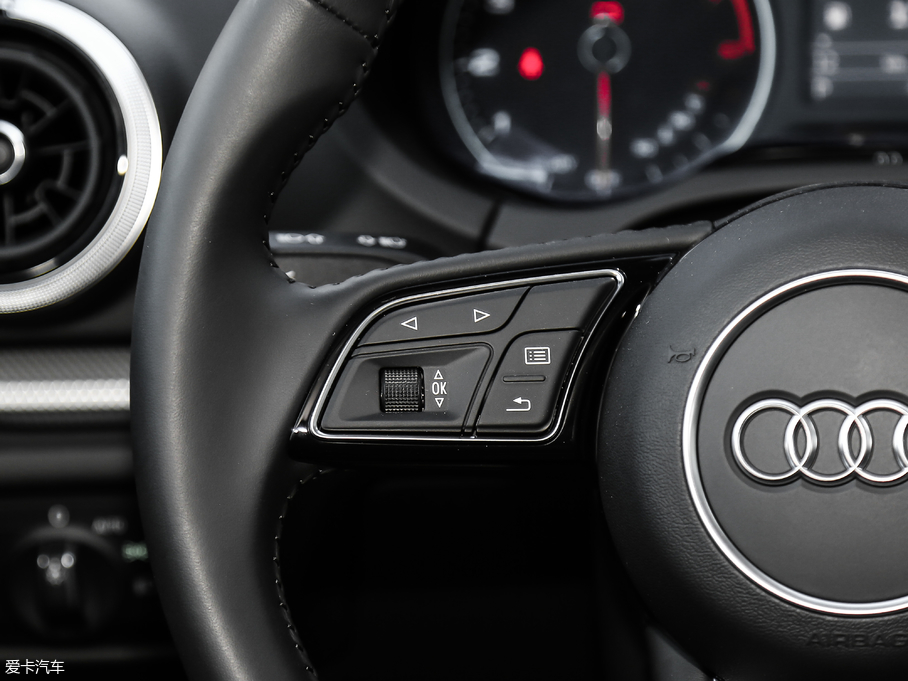 2019��W��A3 Sportback 35 TFSI�L���� ��VI