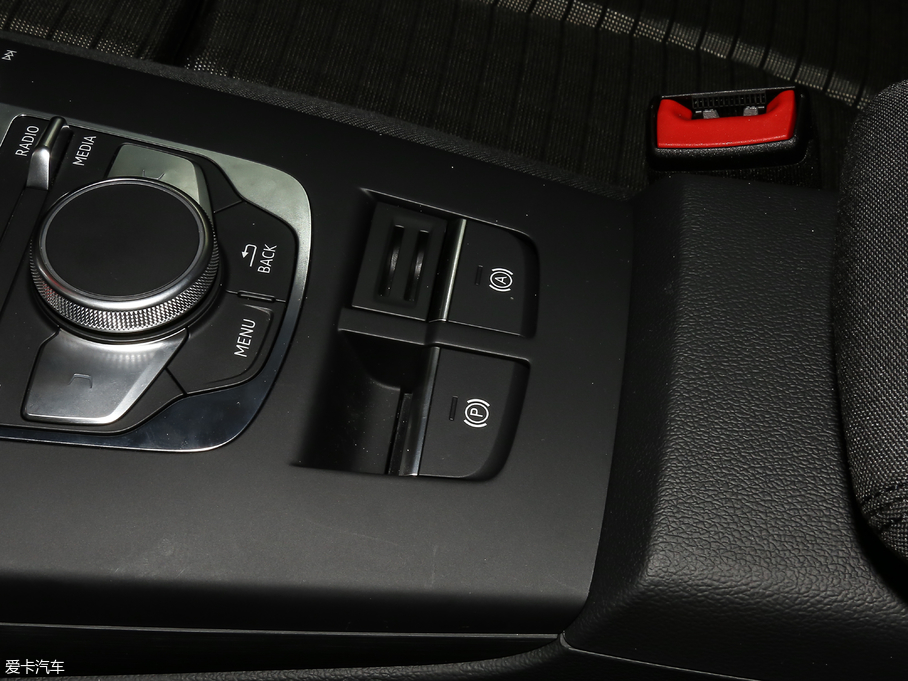 2019��W��A3 Sportback 40 TFSI�\���� ��VI