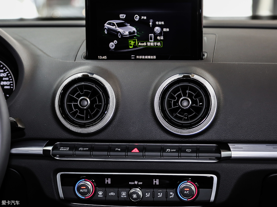 2019��W��A3 Sportback 40 TFSI�\���� ��VI