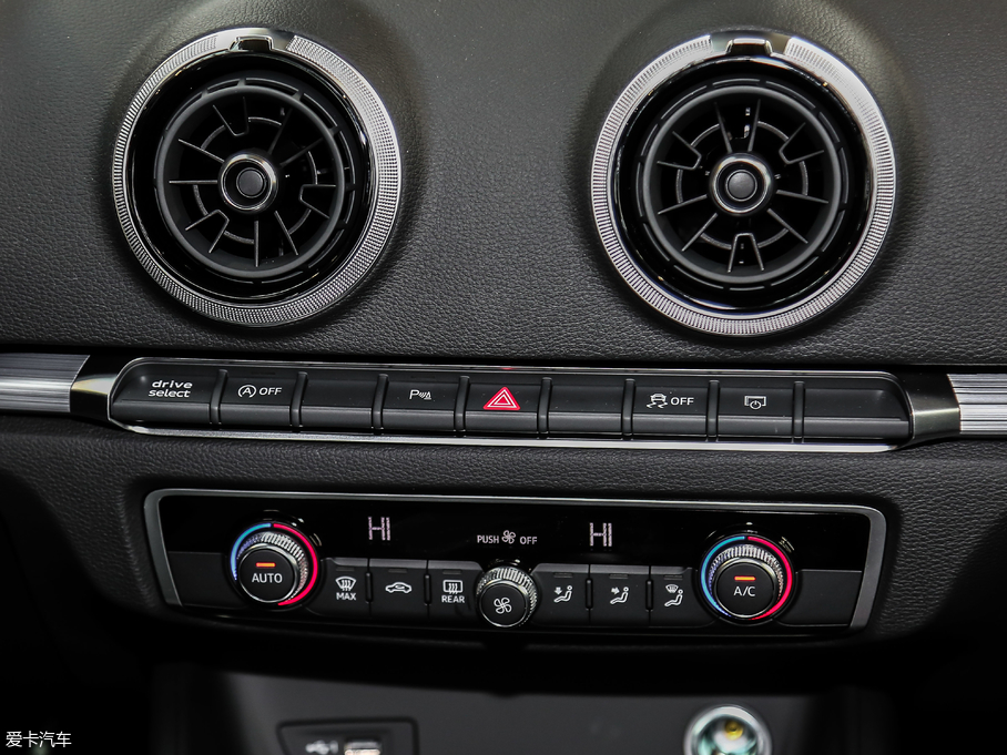 2019��W��A3 Sportback 40 TFSI�\���� ��VI