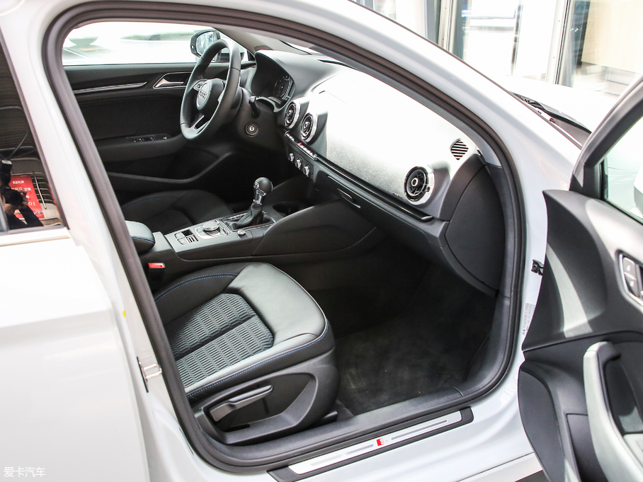 2019?yun)WA3 Limousine Limousine 35 TFSIL(fng) V