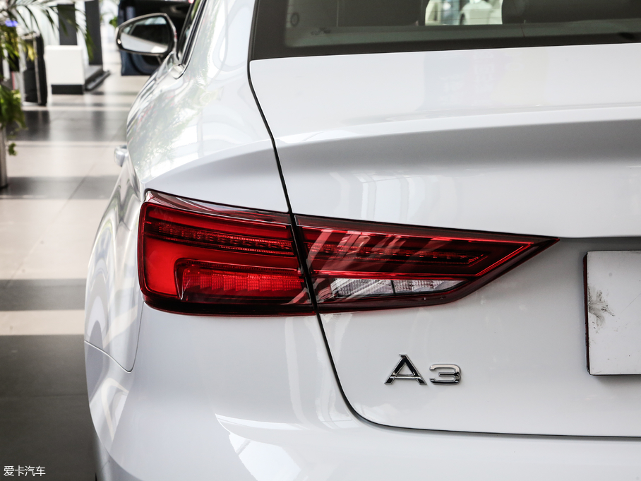 2019WA3 Limousine Limousine 35 TFSI\ V