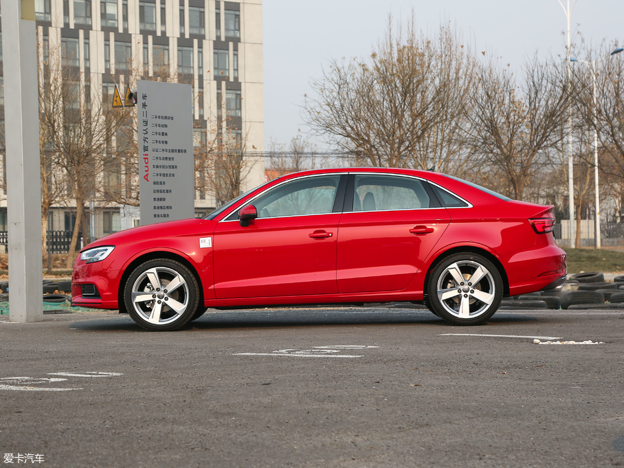 2019?yun)WA3 Limousine Limousine 35 TFSIL(fng) (gu)VI