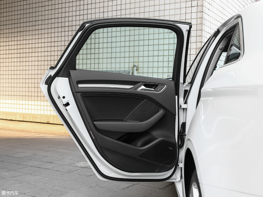 2019WA3 Limousine Limousine 40 TFSIL(fng) VI