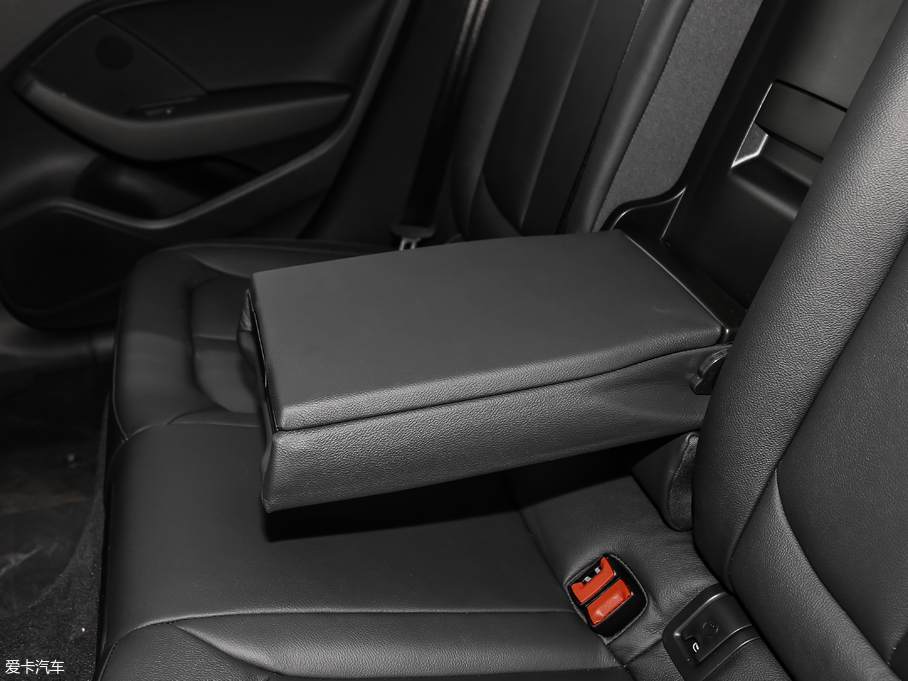 2019WA3 Limousine Limousine 40 TFSIL VI