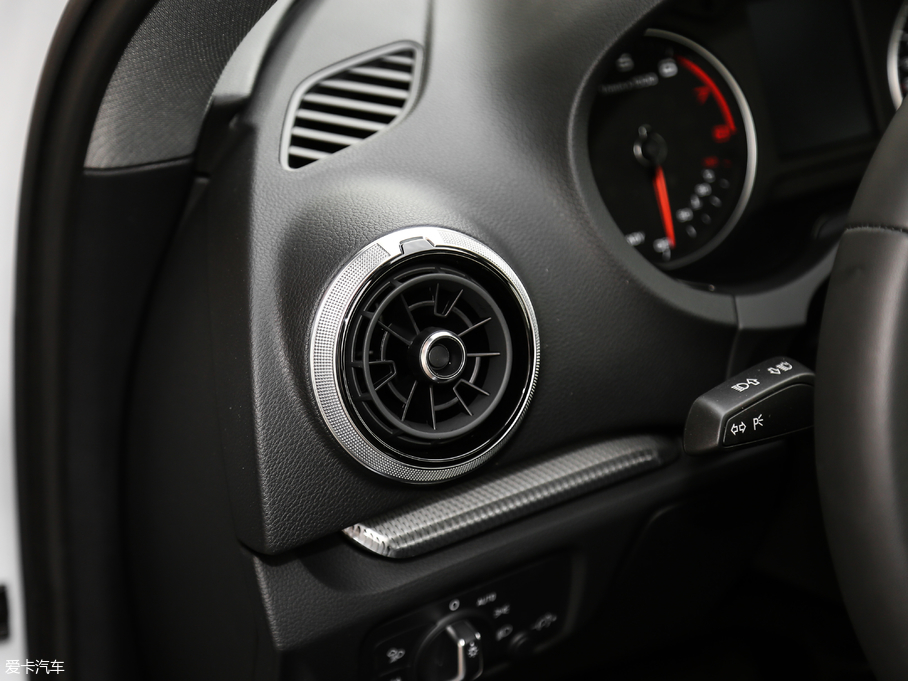 2019?yun)WA3 Limousine Limousine 40 TFSIL(fng) (gu)VI