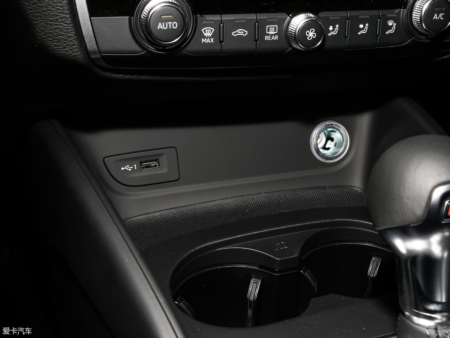 2019WA3 Limousine Limousine 40 TFSIL VI