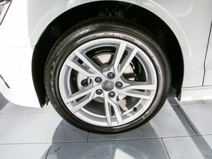 2019Limousine 35 TFSIL V ݆Ȧ