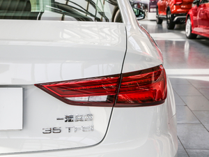 2019Limousine 35 TFSIL V β