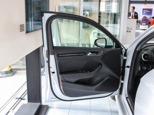 2019Limousine 35 TFSIL V {λ܇T