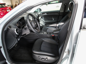 2019Limousine 35 TFSIL V ǰſg