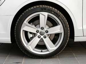 2019Limousine 40 TFSIL VI ݆Ȧ