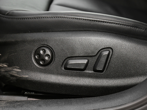 2019Limousine 40 TFSIL VI {{