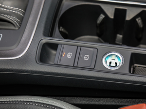 2019款45 TFSI  quattro豪华动感型 驻车制动器