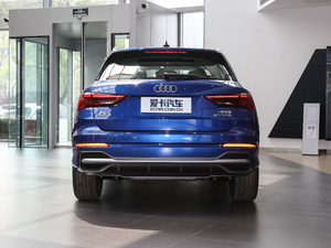 2019款40 TFSI 时尚动感型 正后	