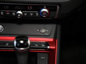 201945 TFSI  quattroAӸ п؅^