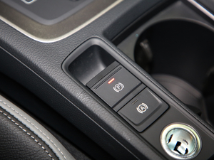 2019款35 TFSI 进取动感型 驻车制动器