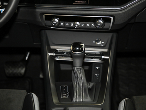 2019款35 TFSI 进取动感型 中控区