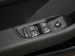 2020Sportback 35 TFSIr VI {܇ƅ^	