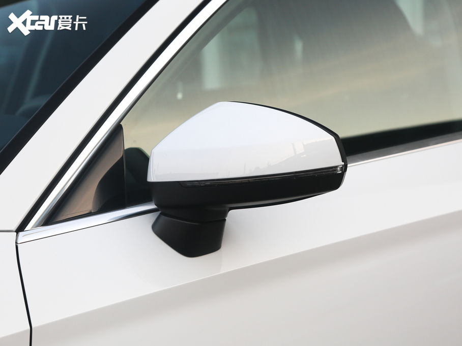 2020WA3 Limousine Limousine 40 TFSIL VI