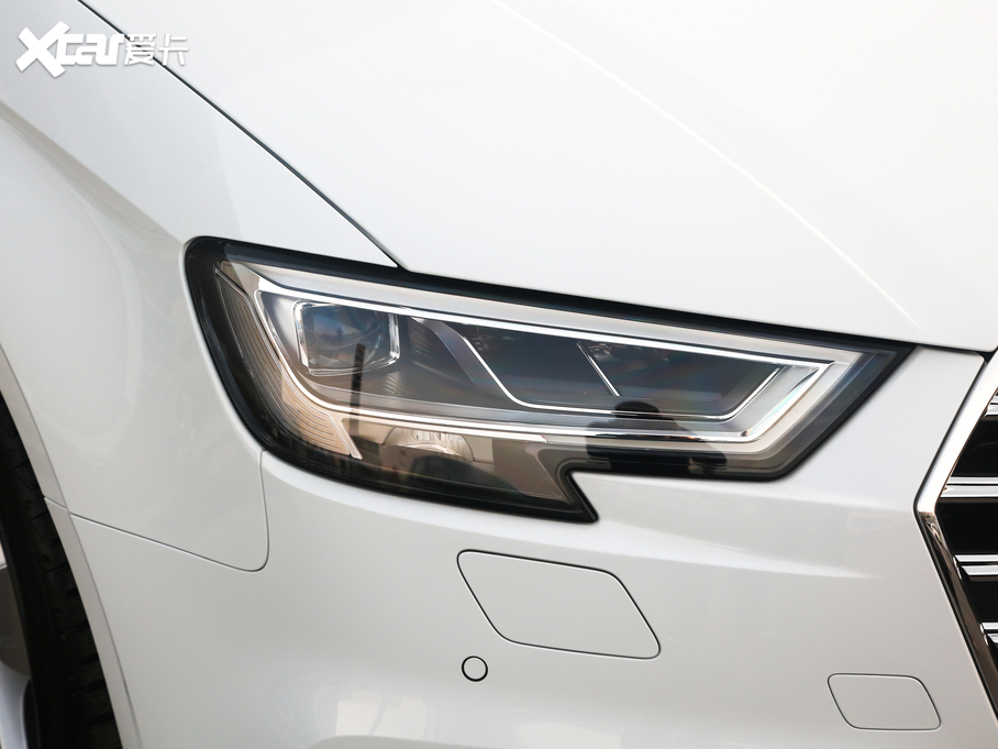 2020WA3 Limousine Limousine 40 TFSIL VI