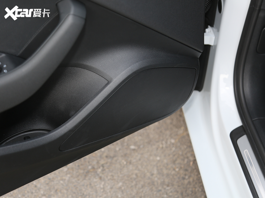 2020WA3 Limousine Limousine 40 TFSIL VI