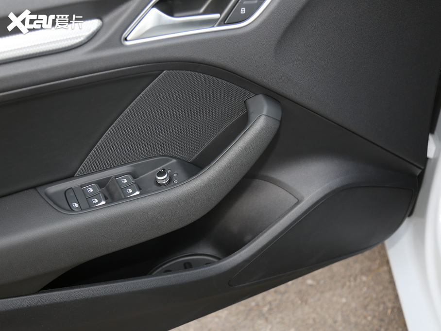 2020WA3 Limousine Limousine 40 TFSIL VI