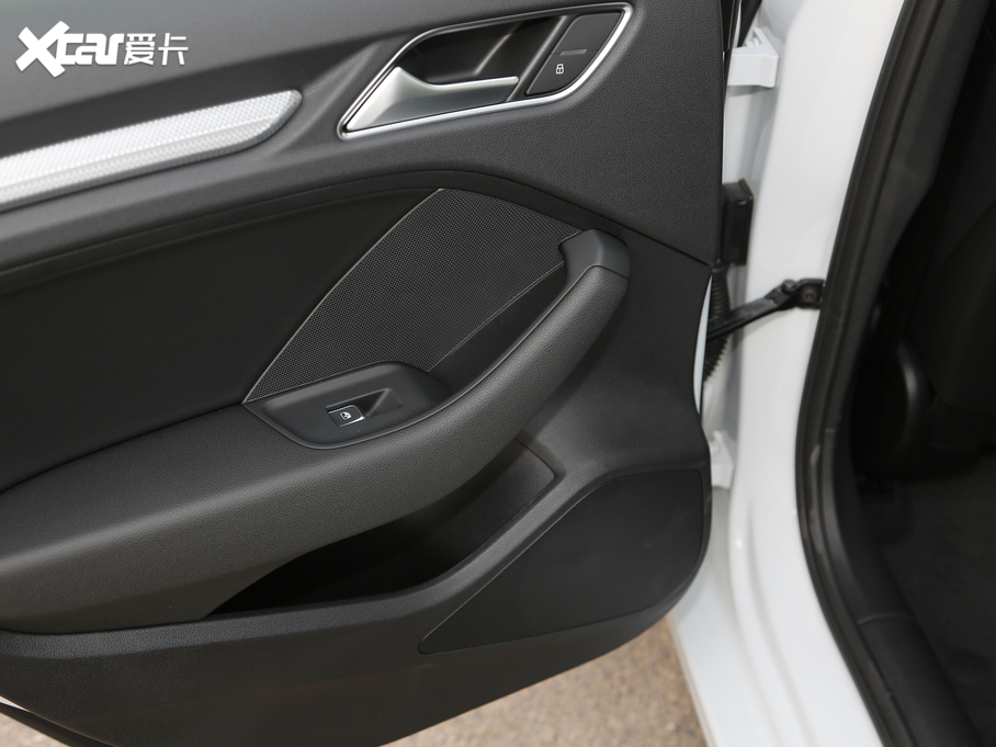 2020?yun)WA3 Limousine Limousine 40 TFSIL(fng) (gu)VI