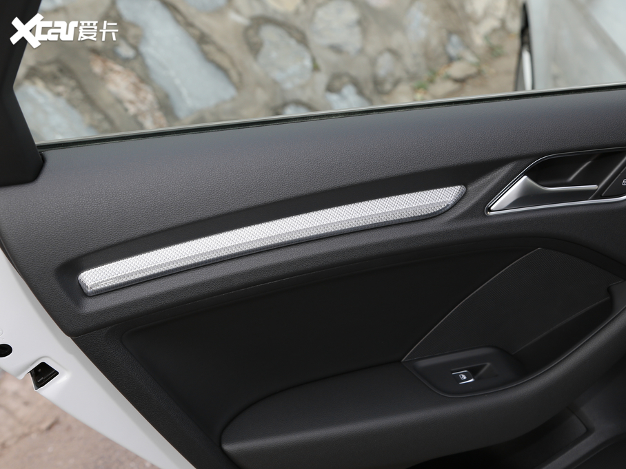 2020WA3 Limousine Limousine 40 TFSIL VI