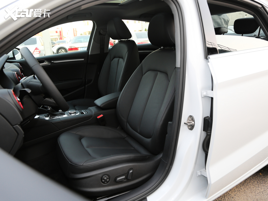 2020WA3 Limousine Limousine 40 TFSIL VI