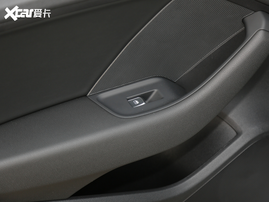 2020WA3 Limousine Limousine 40 TFSIL VI