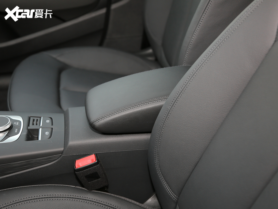 2020WA3 Limousine Limousine 40 TFSIL VI