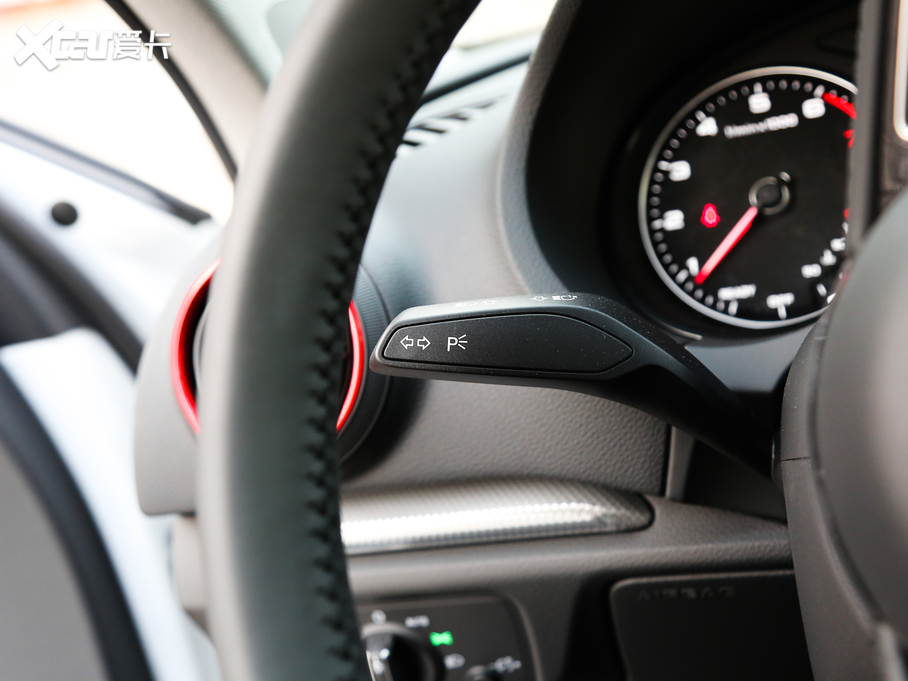 2020WA3 Limousine Limousine 40 TFSIL VI