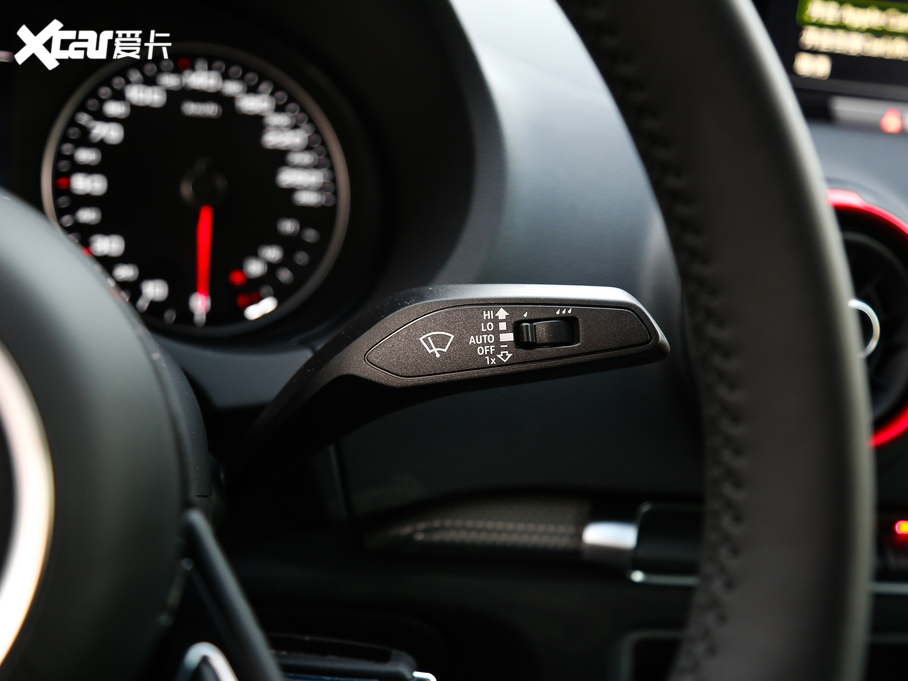 2020WA3 Limousine Limousine 40 TFSIL VI