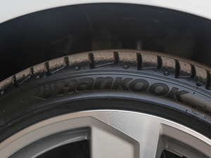 2020Limousine 40 TFSIL VI ݆̥Ʒ