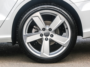 2020Limousine 40 TFSIL VI ݆Ȧ