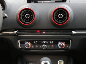 2020Limousine 40 TFSIL VI п؅^